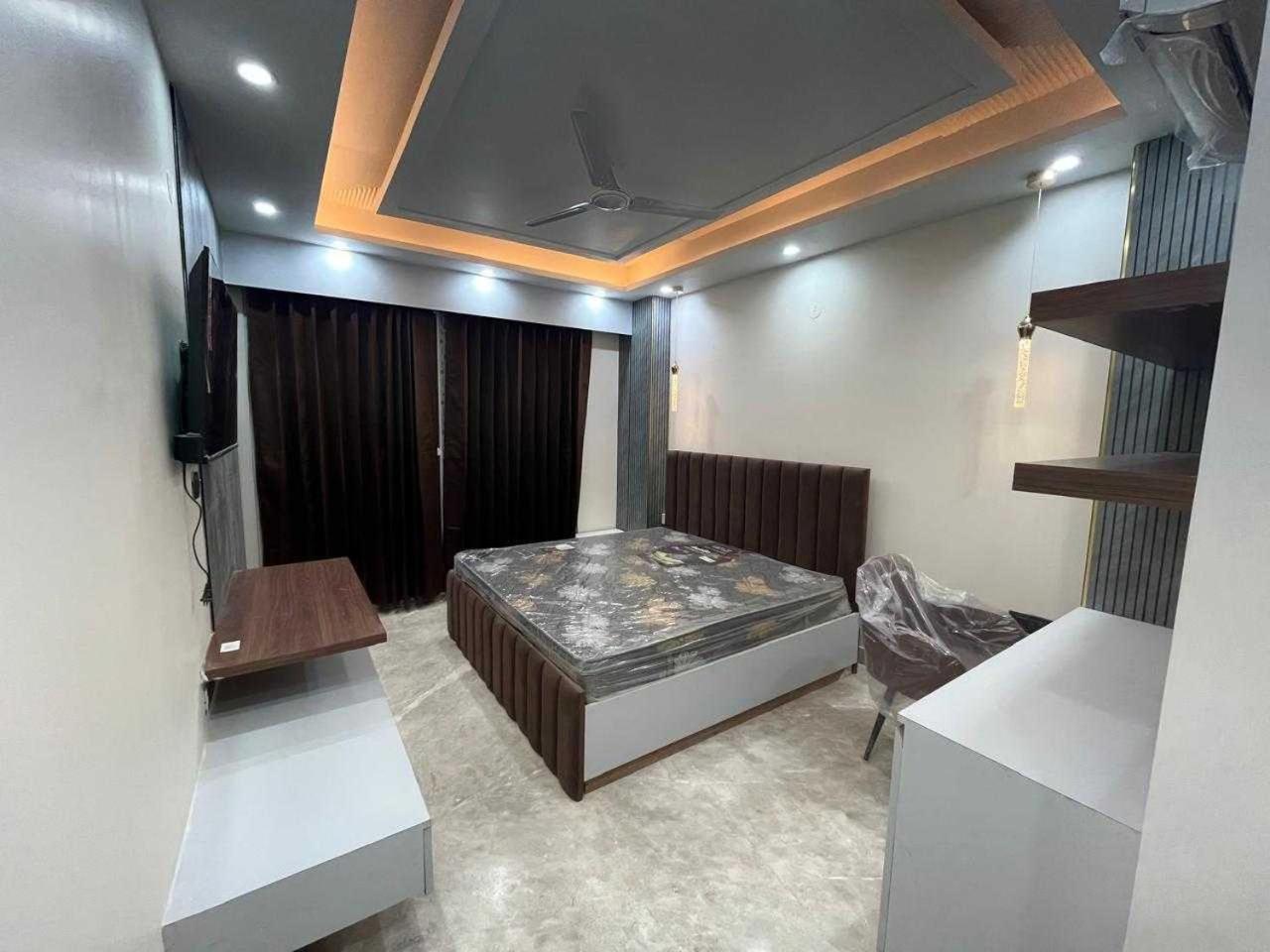 Super Hotel O Sector 43 Гургаон Екстериор снимка