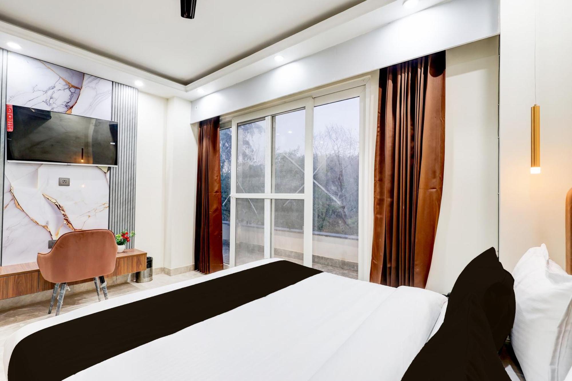 Super Hotel O Sector 43 Гургаон Екстериор снимка